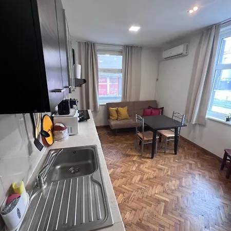 Saborni Apartment *